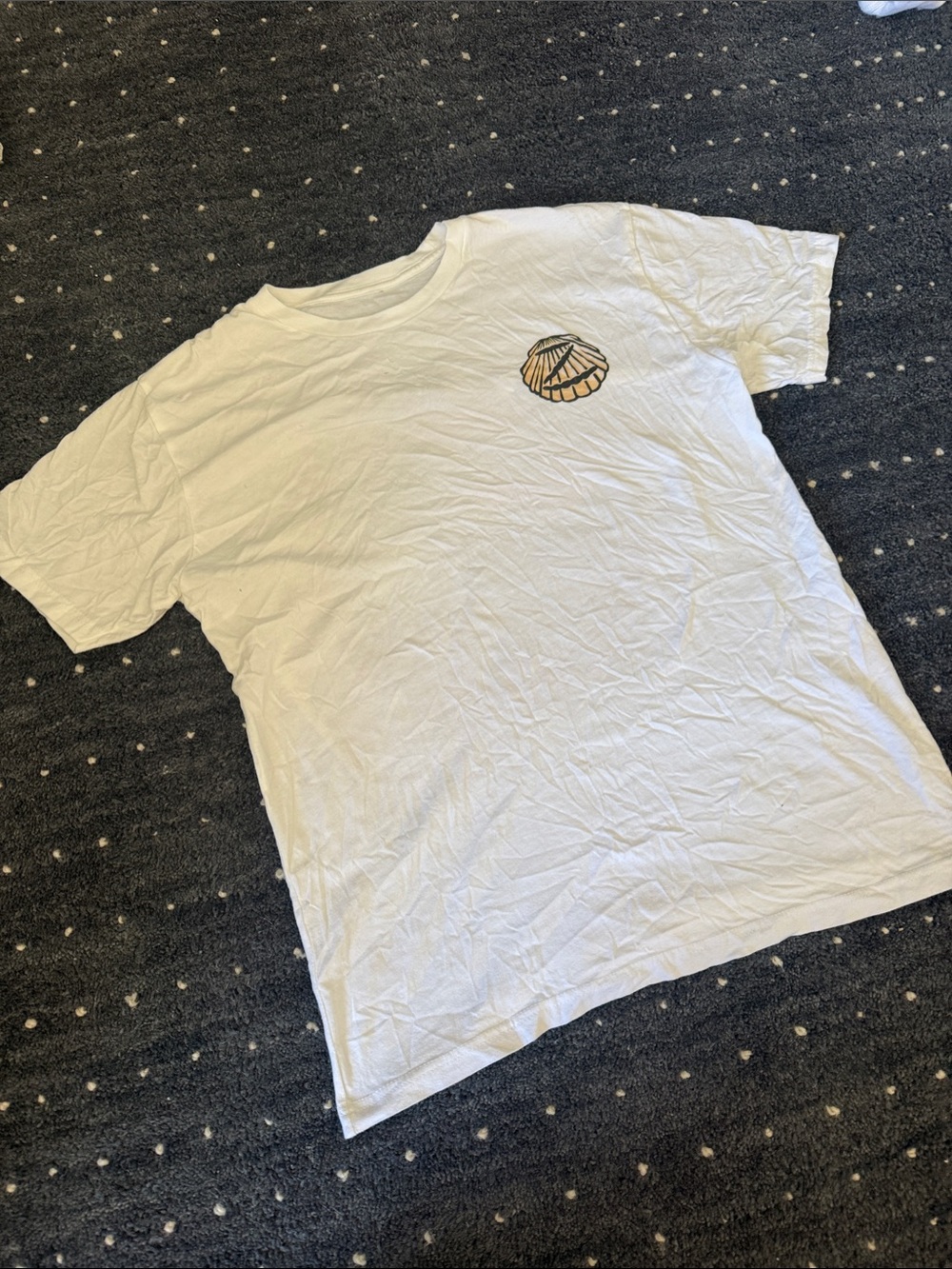 Amazon White Short Sleeve Tee with Small Shell Graphic